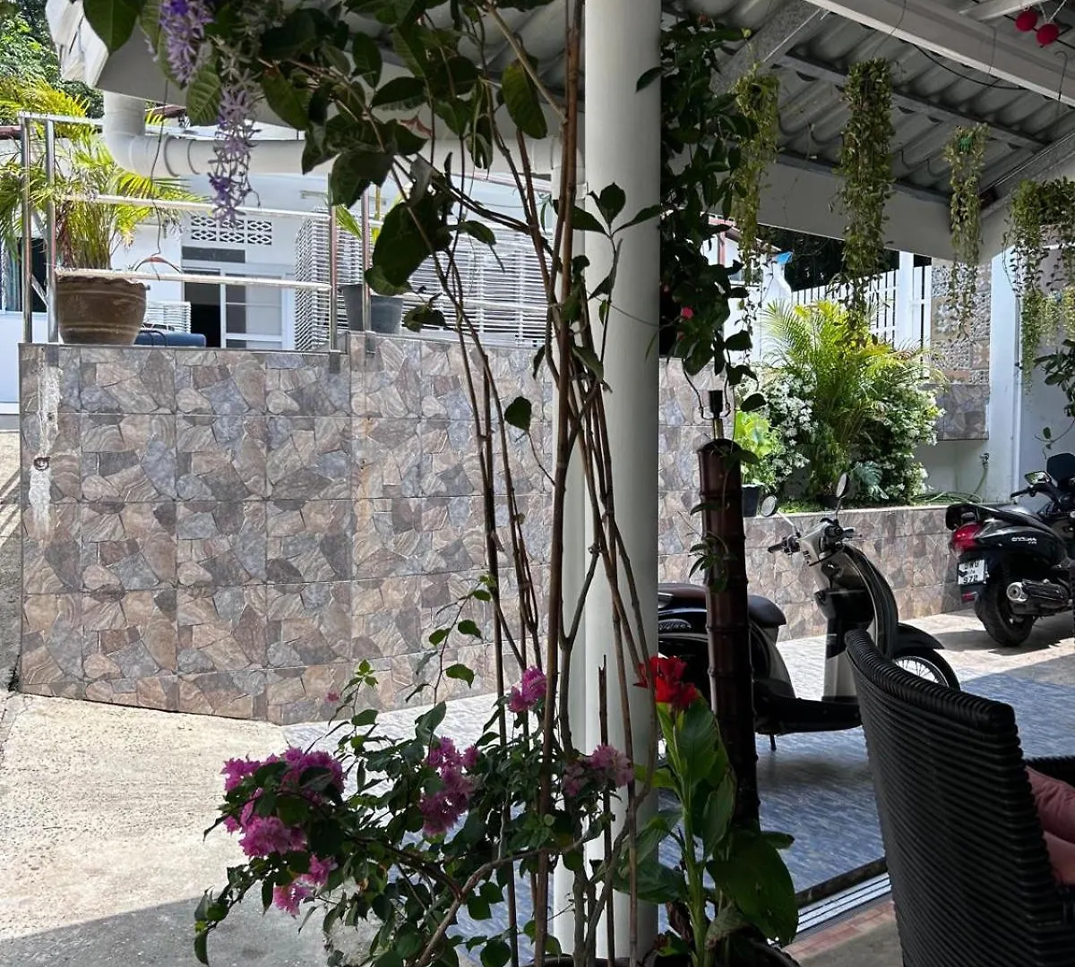 The Elephant Inn Phuket 0*,